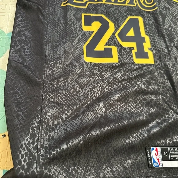 Lakers Bryant Jersey Black - Picture 4 of 5